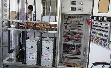 电子超纯水设备出水水质符合美国ASTM纯水水质标准、我国电子工业部电子级水质技术标准(18MΩ.cm、15MΩ.cm、10MΩ.cm、2MΩ.cm、0.5MΩ.cm五级标准)、我国电子工业部高纯水水质试行标准、美国半导体工业用纯水指标、日本集成电路水质标准、国内外大规模集成电路水质标准。<br />
