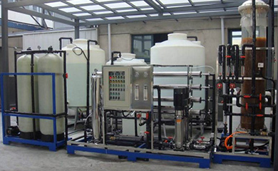 电镀涂装行业中，为了增加镀件表面光洁度、亮度、附着力，电镀液的配制需要用电导率在15uS/cm以下的纯水，另外在镀件漂洗时也需用电导率在10uS/cm以下纯水来清洗。