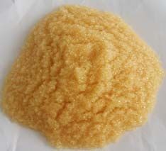 软化树脂是专用于软化硬水的一种专用树脂，通过离子交换技术，使水的硬度小于50 mg/L(CaCO3)。离子交换是一种特殊的动态吸附过程，一般是由不溶于水的离子交换剂在电解质溶液中进行，这种离子交换剂即为离子交换树脂。