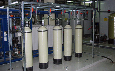 产水量：0.25吨/小时-0.5吨/小时-1吨/小时--到1000吨/小时不等<br />
水质标准：一级纯水，二级纯水，三级纯水，超纯水<br />
电导率：最小0.056μS/cm<br />
电阻：最大18.25MΩ.cm