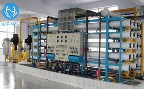 电去离子(Electrodeionization 简称EDI)是将电渗析膜分离技术与离子交换技术有机地结合起来的一种新的制备超纯水(高纯水)的技术，它利用电渗析过程中的极化现象对填充在淡水室中的离子交换树脂进行电化学再生。