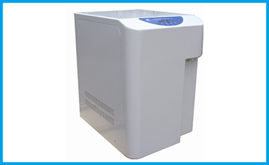 实验室超纯水机特点，自来水进水，同时生产纯水和超纯水，极大的满足了实验室的用水需求；产品小型集成化、?？榛⑷诵曰杓?，方便使用，占地面积小，外形美观；水质下降报警功能，耗材使用到期更换提醒等功能；水质稳定，节水、节电、节时。