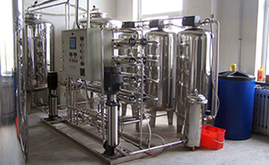       宏森环保所生产的设备经过厂家专业的设计生产可以长期稳定的提供纯化水，可满足药厂、医院纯化水制取、输液制取的要求。科利达环保纯化水系统可用于医疗器械、医药制剂、体外诊断试剂、制药用水、血液净化、血液透析、大输液、生化制品用水、医用无菌水、口服液用水、消毒室、医院供应室、中央供水等。